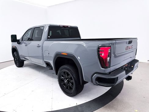 Used 2025 GMC Sierra 2500 AT4 w/ Technology Package image 17