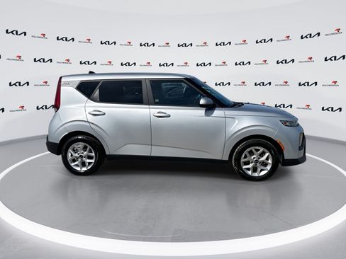 Used 2020 Kia Soul S FWD image 9