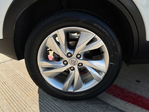 Used 2025 Buick Encore GX Preferred FWD image 9