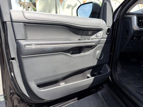 Used 2024 Ford Expedition XLT AWD/4WD image 24