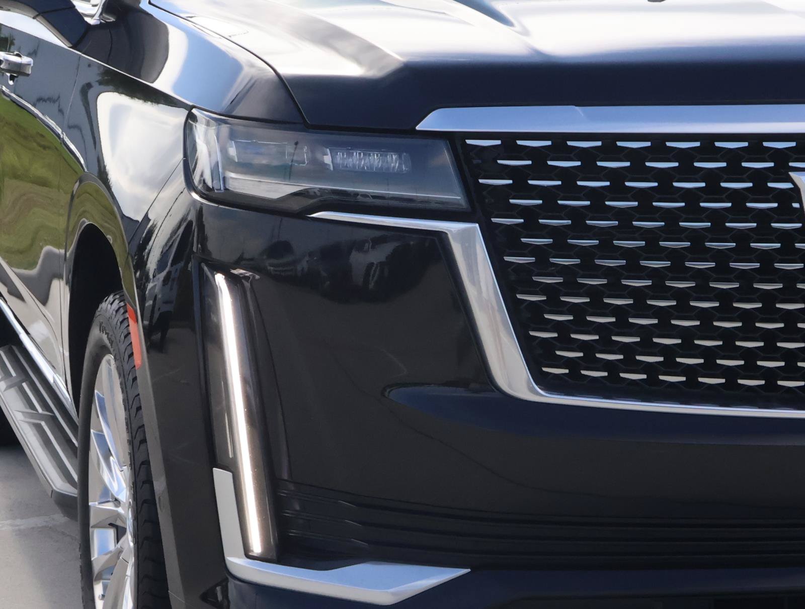 Used 2022 Cadillac Escalade Premium Luxury AWD/4WD image 9