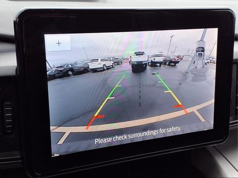 Used 2023 Ford Explorer XLT image 5