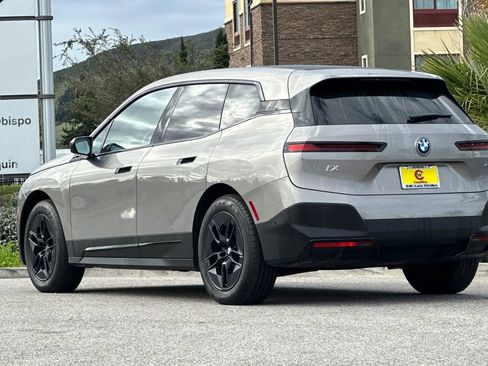 Used 2023 BMW iX xDrive50 w/ Premium Package image 5