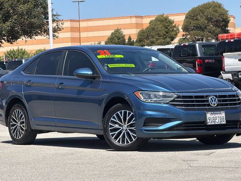 Used 2021 Volkswagen Jetta SE FWD image 2