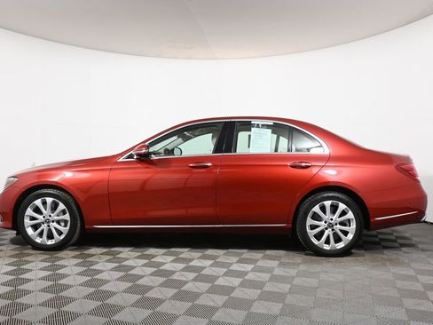 Used 2018 Mercedes-Benz E 400 4MATIC Sedan image 2