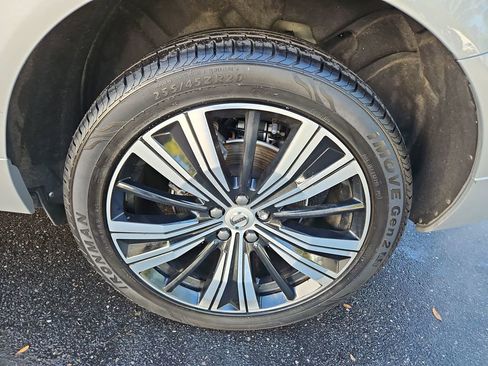 Used 2023 Volvo XC60 B5 Plus w/ Climate Package image 32