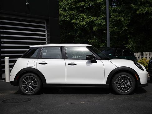 New 2026 MINI Cooper 4-Door Hardtop FWD image 4