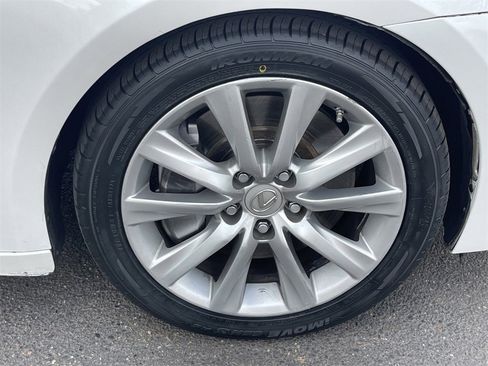 Used 2016 Lexus IS 200t image 9