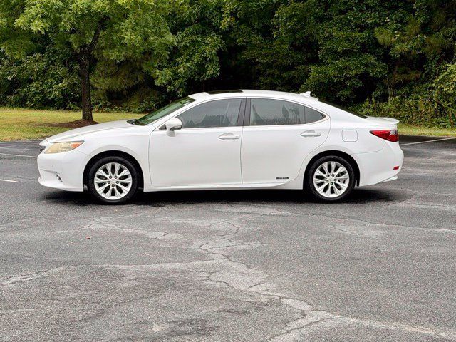 Used 2013 Lexus ES 300h w/ Luxury Pkg FWD image 3