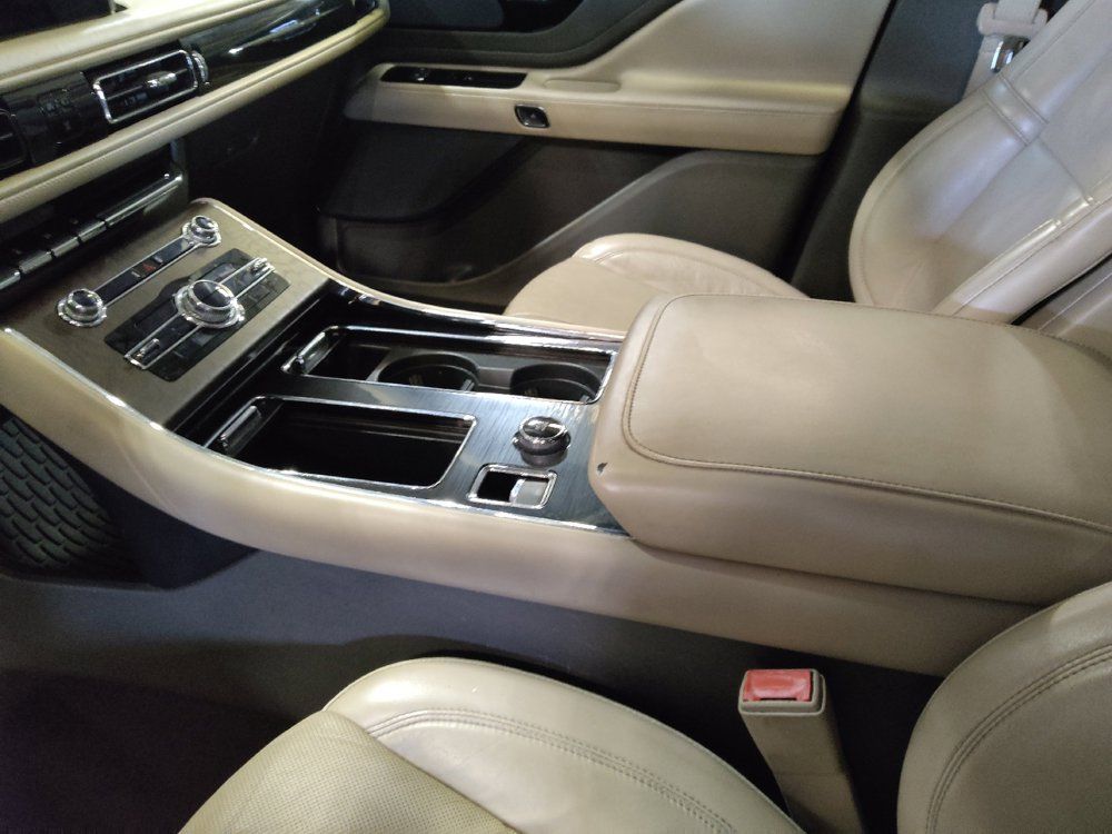 Used 2020 Lincoln Aviator Reserve w/ Equipment Group 201A RWD image 26