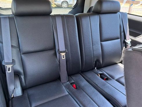 Used 2011 GMC Yukon XL SLT w/ SLT-2 Equipment Package AWD/4WD image 15
