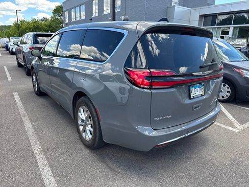 Used 2023 Chrysler Pacifica Touring-L w/ Uconnect Theater Family Group AWD/4WD image 15