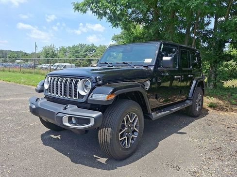 New 2025 Jeep Wrangler Unlimited Sahara AWD/4WD image 3