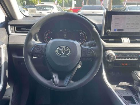 Used 2025 Toyota RAV4 XLE AWD/4WD image 16