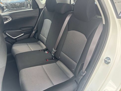Used 2025 Kia Soul LX w/ LX Technology Package FWD image 34