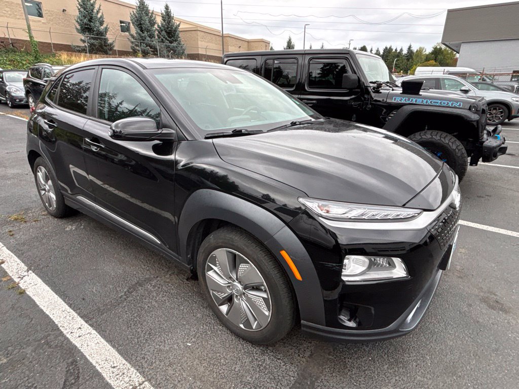 Certified 2021 Hyundai Kona Limited w/ Cargo Package FWD image 3
