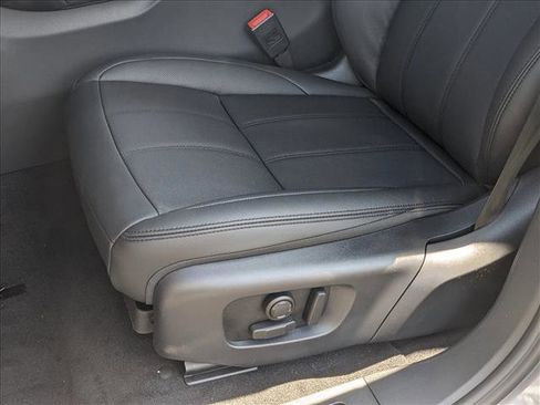 New 2025 Land Rover Range Rover Evoque S image 3