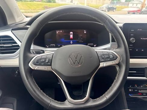 Used 2025 Volkswagen Taos SE AWD/4WD image 19