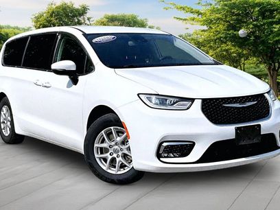 Used 2023 Chrysler Pacifica Touring-L
