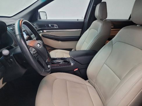 Used 2018 Ford Explorer XLT w/ Equipment Group 202A FWD image 17