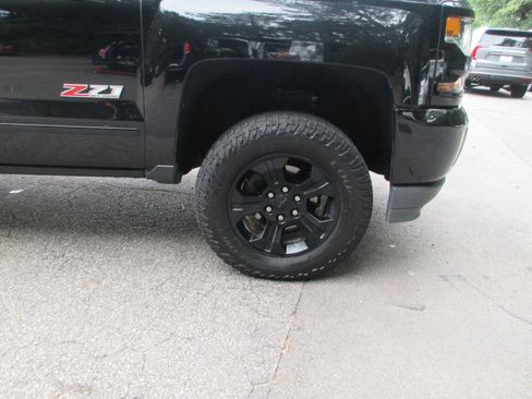 Used 2017 Chevrolet Silverado 1500 LT w/ Midnight Edition AWD/4WD image 23