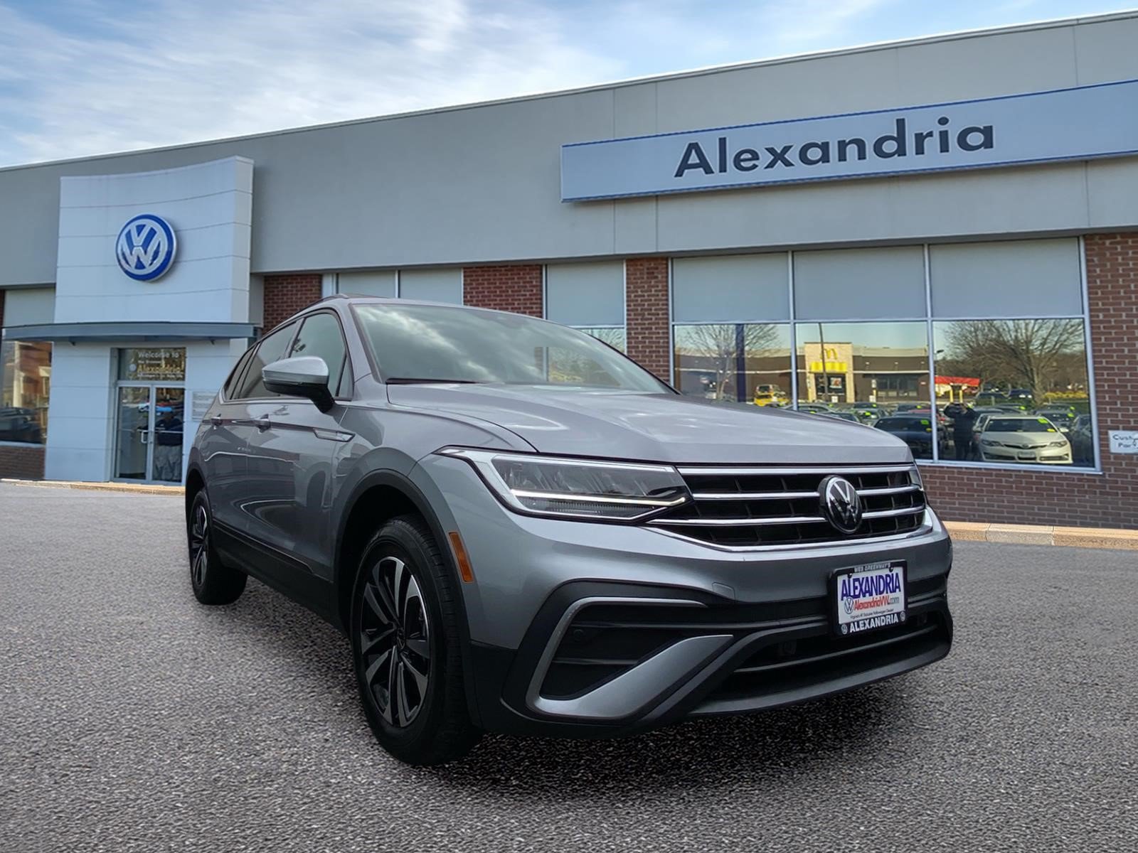 Certified 2024 Volkswagen Tiguan S AWD/4WD image 1