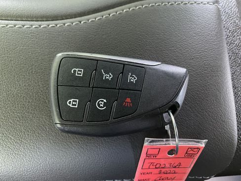 Used 2022 Chevrolet Tahoe Z71 w/ Luxury Package AWD/4WD image 39