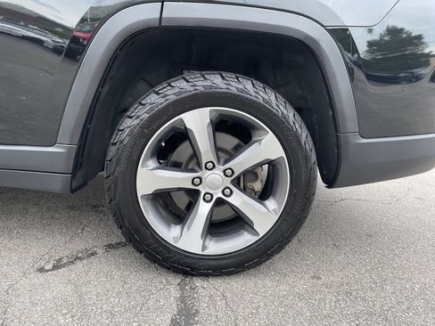 Certified 2023 Jeep Grand Cherokee L Limited w/ Luxury Tech Group II AWD/4WD image 10