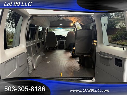 Used 2005 Ford E-150 and Econoline 150 Wagon image 2
