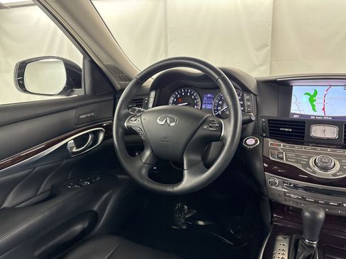 Used 2019 INFINITI Q70 Luxe image 29