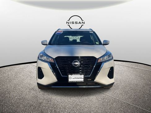 Used 2023 Nissan Kicks SV image 2