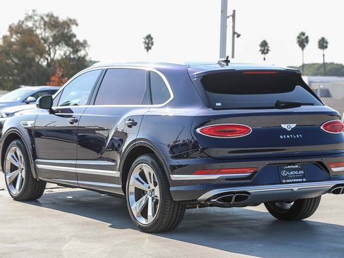 Used 2023 Bentley Bentayga Extended Wheelbase image 5