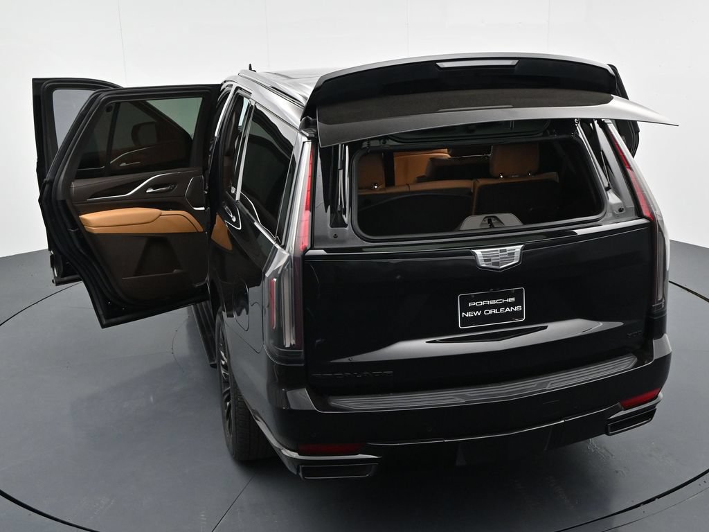 Used 2023 Cadillac Escalade Sport w/ LPO, ONYX Package AWD/4WD image 16