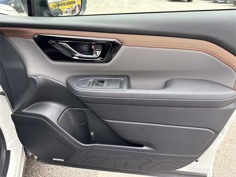 Used 2025 Subaru Forester Sport w/ Popular Package image 17