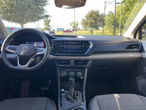 Certified 2023 Volkswagen Taos SE w/ Panoramic Sunroof Package FWD image 26