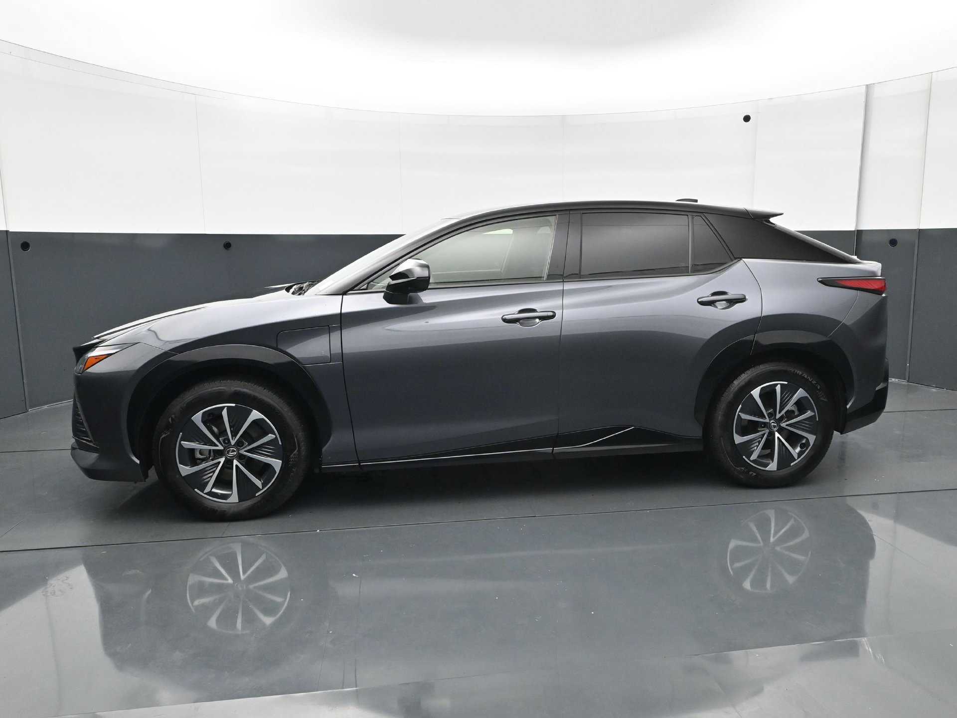 Used 2025 Lexus RZ 300e w/ Accessory Package (2T) FWD image 3