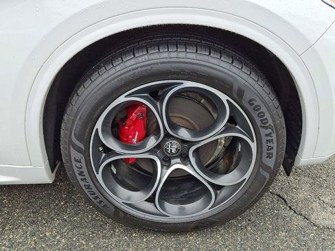 Used 2022 Alfa Romeo Stelvio Veloce image 9