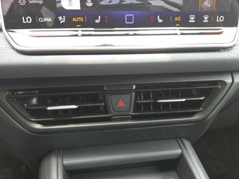 Used 2026 Volkswagen Tiguan SE AWD/4WD image 18