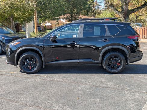 Certified 2025 Nissan Rogue SV image 9