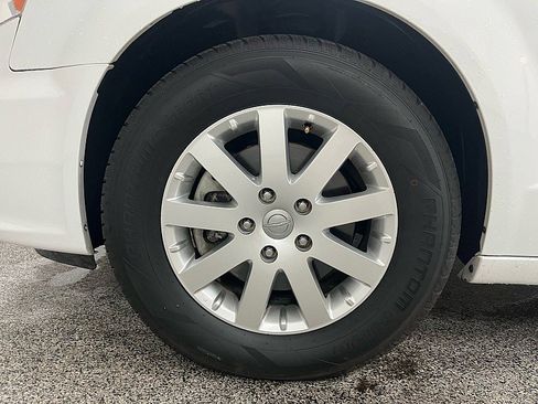 Used 2016 Chrysler Town & Country Touring image 26