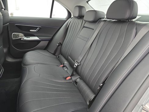 Used 2025 Mercedes-Benz E 350 4MATIC Sedan image 14