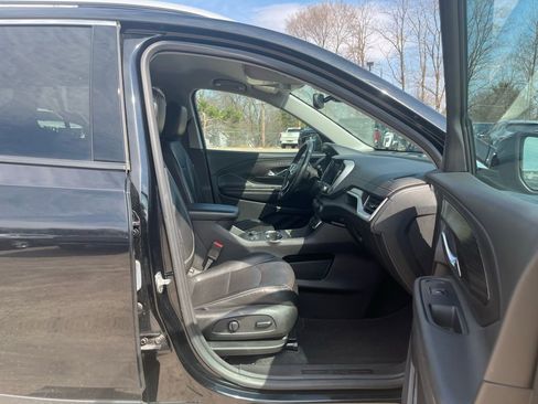 Used 2024 GMC Terrain SLT image 34