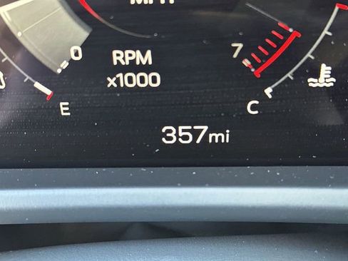 Used 2025 GMC Acadia AT4 w/ Luxury Package image 12