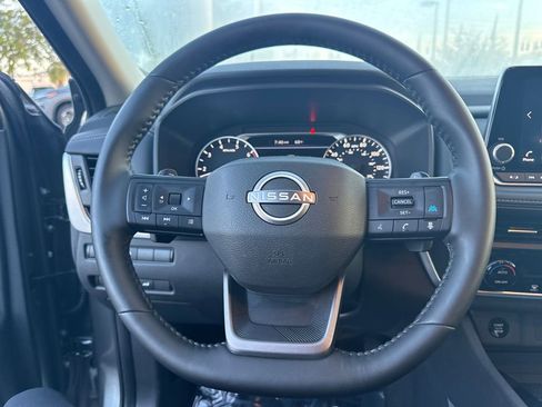 Used 2025 Nissan Rogue SV image 12