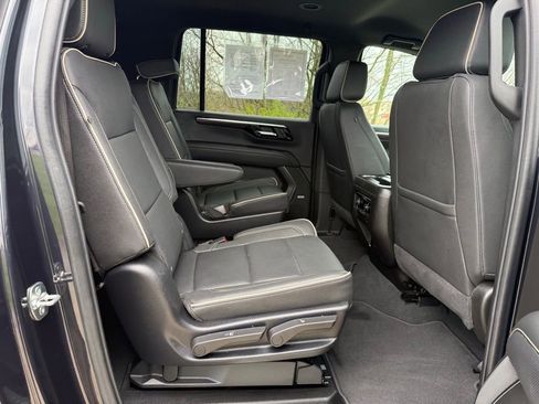 Used 2025 Chevrolet Suburban Premier RWD image 18