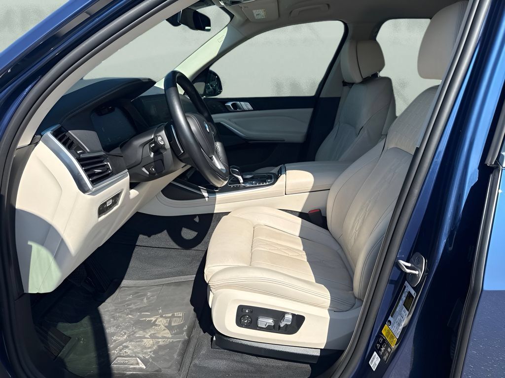 Used 2021 BMW X7 xDrive40i w/ Premium Package AWD/4WD image 9