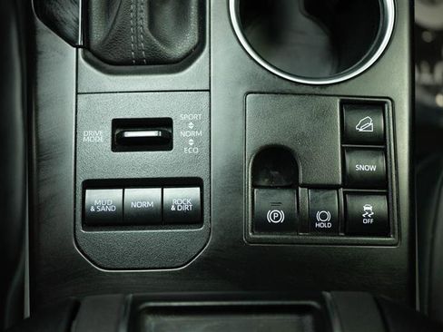 Used 2024 Toyota Highlander XLE AWD/4WD image 24