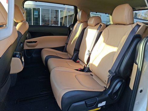 Used 2022 Kia Carnival EX FWD image 14