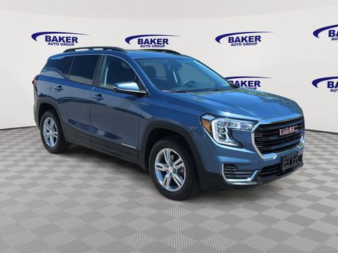 Used 2024 GMC Terrain SLE w/ Driver Convenience Package AWD/4WD image 3