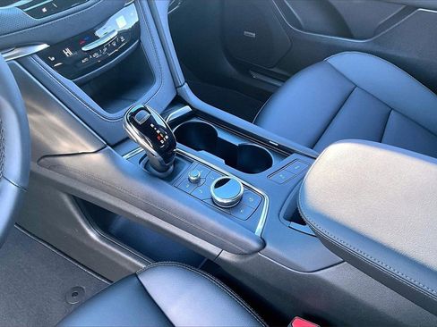 New 2026 Cadillac XT5 Luxury image 8